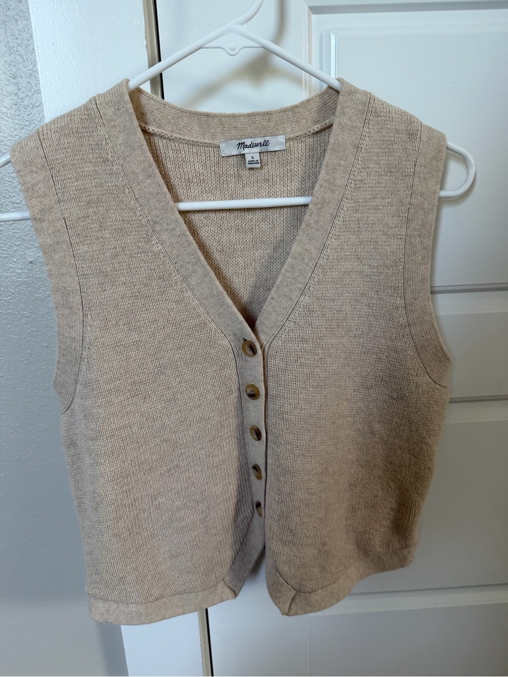 Madewell Neutral-Tone V-Neck Buttoned Knit Vest